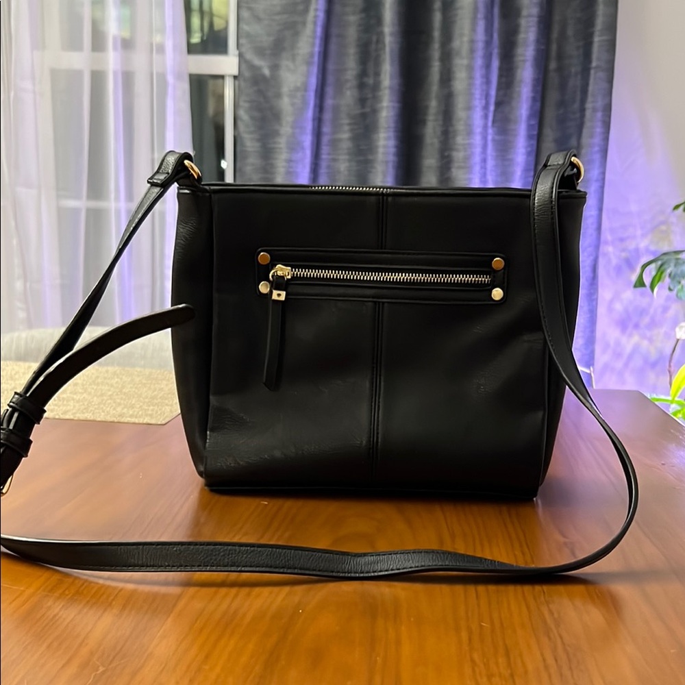 Forever 21 Black Shoulder Bag with Adjustable Strap and Structured Design